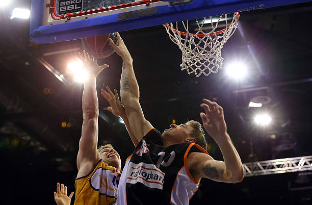 两队在上赛 两队在上赛