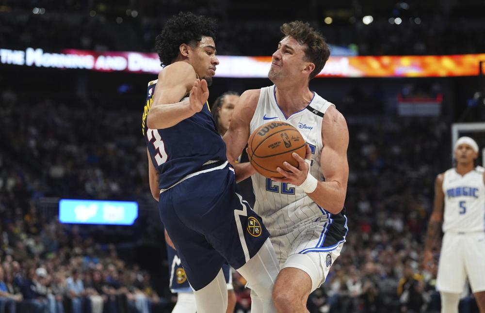 紧随其后 紧随其后